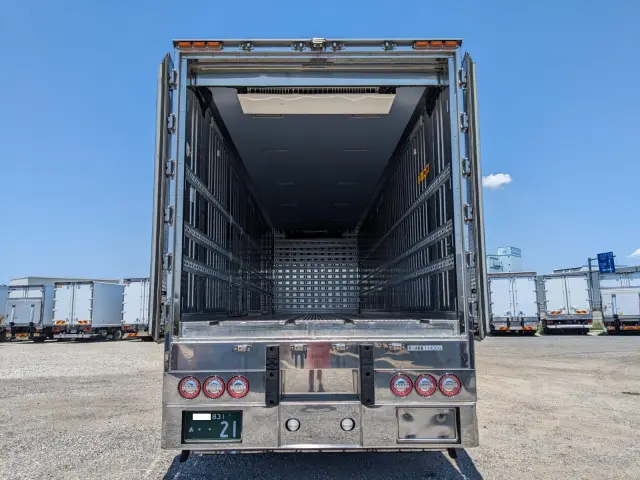 いすゞ ギガ QPG-CYY77B(6x2)の写真9