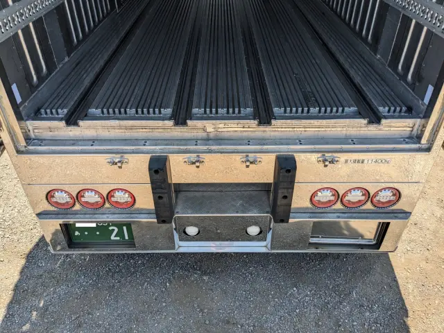 いすゞ ギガ QPG-CYY77B(6x2)の写真10