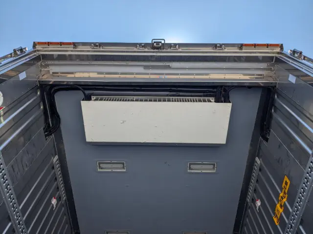 いすゞ ギガ QPG-CYY77B(6x2)の写真11