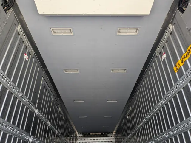 いすゞ ギガ QPG-CYY77B(6x2)の写真13