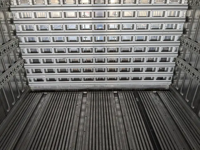 いすゞ ギガ QPG-CYY77B(6x2)の写真14