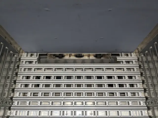 いすゞ ギガ QPG-CYY77B(6x2)の写真15