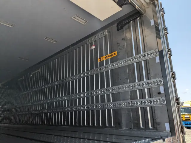 いすゞ ギガ QPG-CYY77B(6x2)の写真18