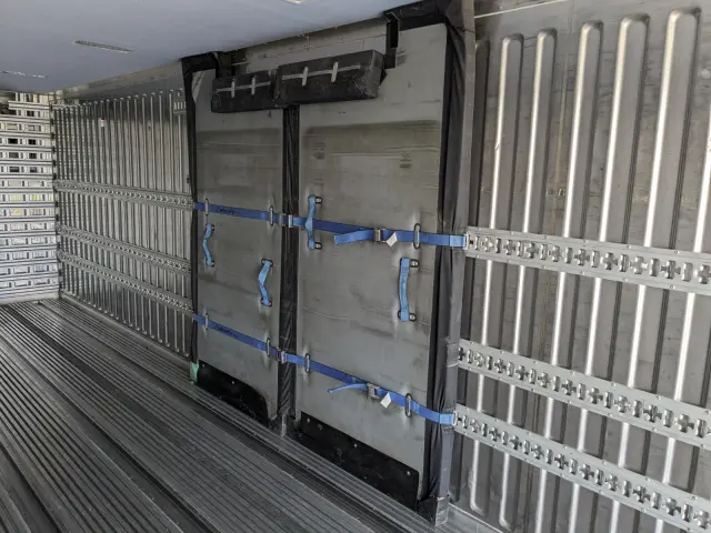 いすゞ ギガ QPG-CYY77B(6x2)の写真19