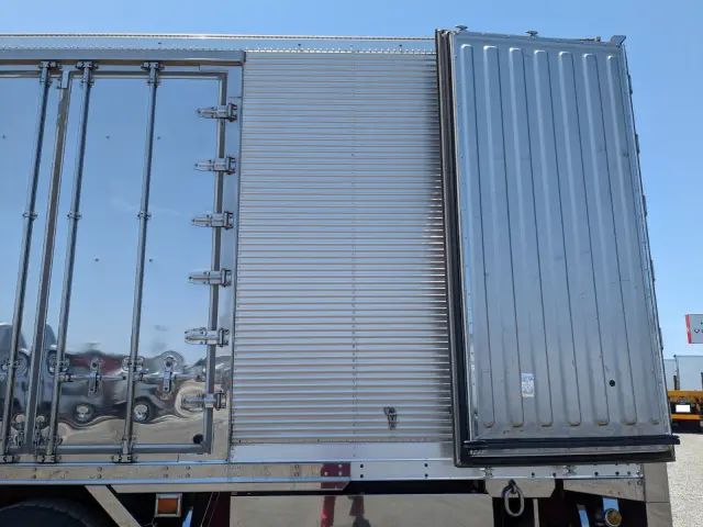 いすゞ ギガ QPG-CYY77B(6x2)の写真21