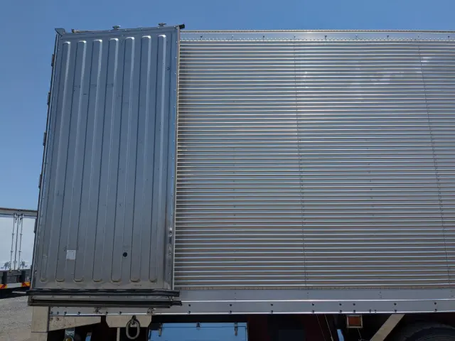 いすゞ ギガ QPG-CYY77B(6x2)の写真31