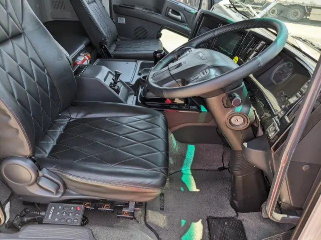 いすゞ ギガ QPG-CYY77B(6x2)の写真40