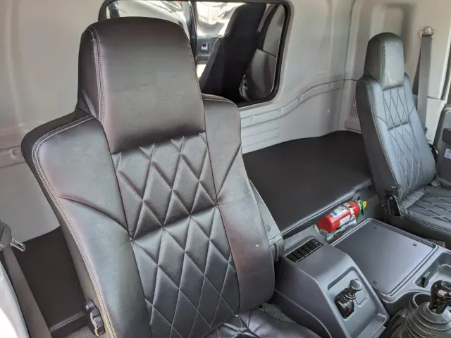 いすゞ ギガ QPG-CYY77B(6x2)の写真42