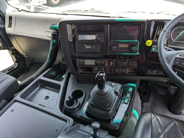 いすゞ ギガ QPG-CYY77B(6x2)の写真43