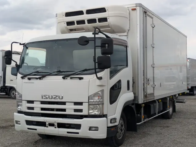 いすゞ フォワード TKG-FRR90T2(2WD)の写真1