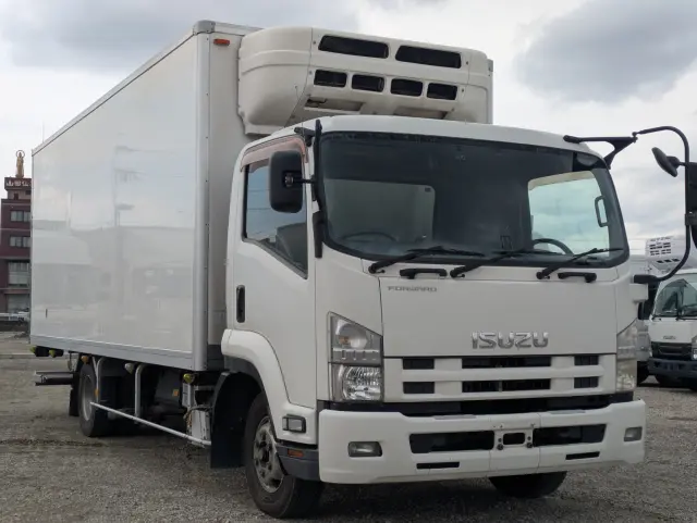 いすゞ フォワード TKG-FRR90T2(2WD)の写真2