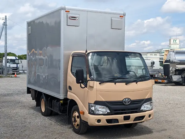 トヨタ ダイナ TKG-XZC600(2WD)の写真2
