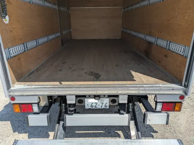 いすゞ エルフ 2RG-NPR88AN(2WD)の写真9