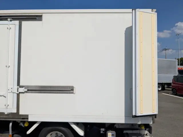 いすゞ エルフ 2RG-NPR88AN(2WD)の写真14