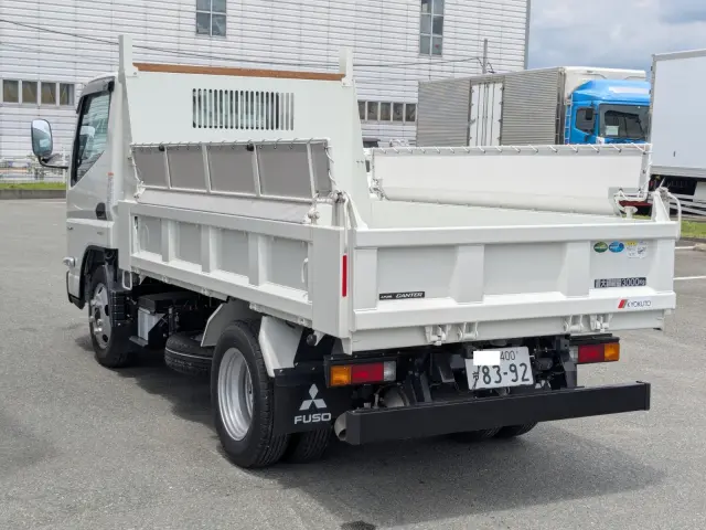 三菱 キャンター 2RG-FBA60(2WD)の写真3