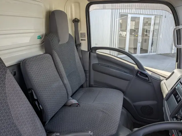 いすゞ エルフ TRG-NMR85AN(2WD)の写真22