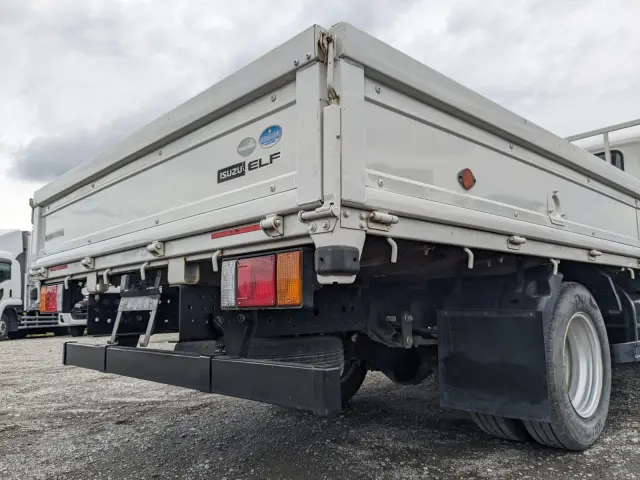 いすゞ エルフ TPG-NNR85AR(2WD)の写真6