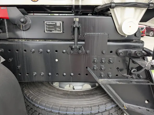 日野 プロフィア 2DG-FS1AJE(6x4)の写真13