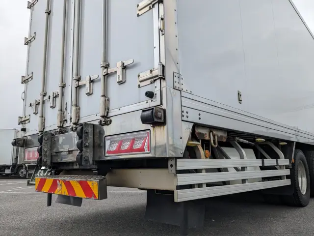 日野 プロフィア 2DG-FW1AHJ(8x4)の写真7