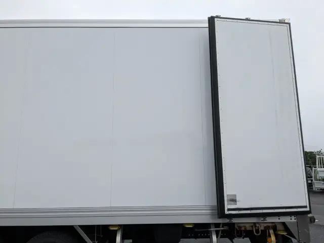 日野 プロフィア 2DG-FW1AHJ(8x4)の写真17