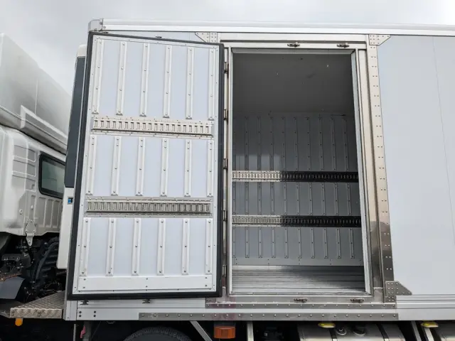 日野 プロフィア 2DG-FW1AHJ(8x4)の写真22