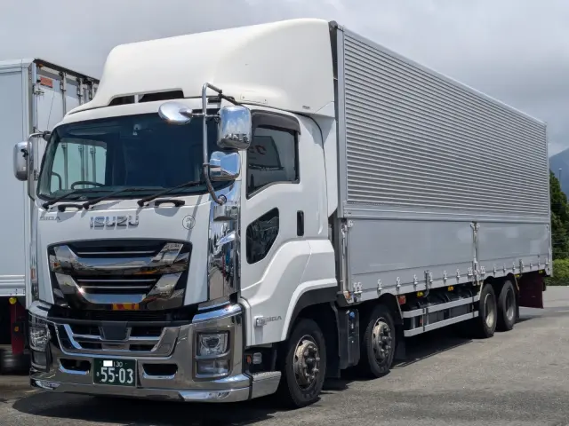 いすゞ ギガ 2PG-CYJ77C(8x4)の写真1