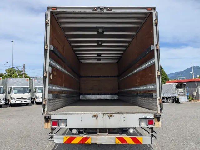 いすゞ フォワード 2RG-FRR90S2(2WD)の写真9