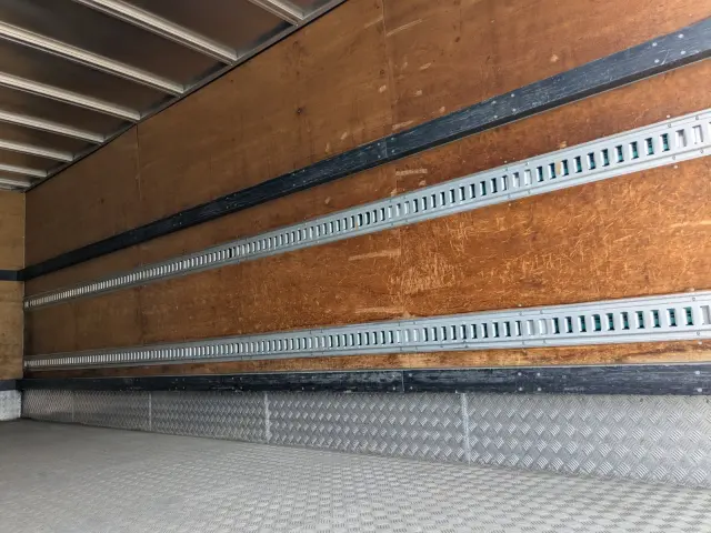 いすゞ フォワード 2RG-FRR90S2(2WD)の写真12