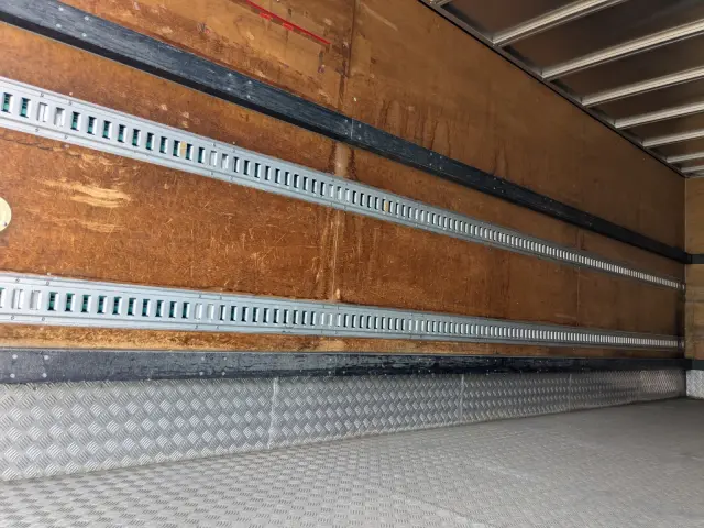 いすゞ フォワード 2RG-FRR90S2(2WD)の写真13