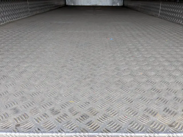 いすゞ フォワード 2RG-FRR90S2(2WD)の写真14