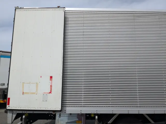 いすゞ フォワード 2RG-FRR90S2(2WD)の写真25