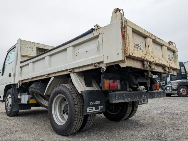 いすゞ エルフ TPG-NKR85AD(2WD)の写真7