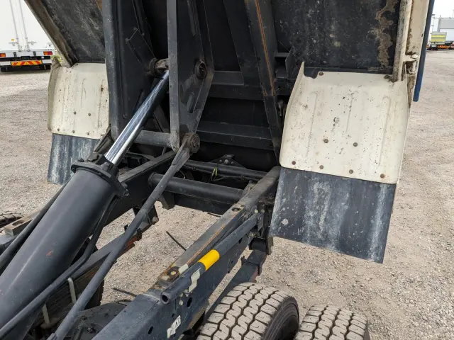 いすゞ エルフ TPG-NKR85AD(2WD)の写真32