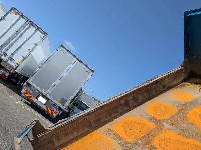 UD コンドル TKG-MK38L(2WD)の写真14