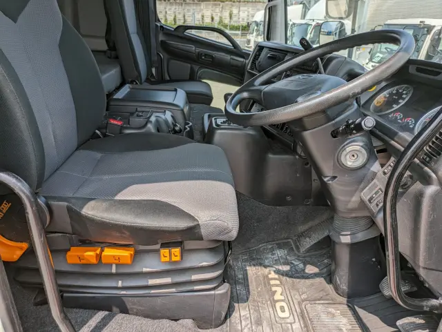 日野 プロフィア QPG-SH1EDDG(2WD)の写真25