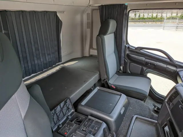 日野 プロフィア QPG-SH1EDDG(2WD)の写真27