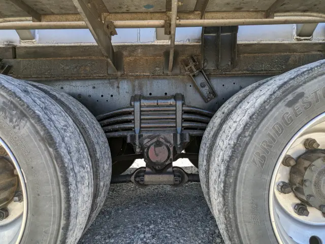 UD クオン KL-CD48J(6x2)の写真15