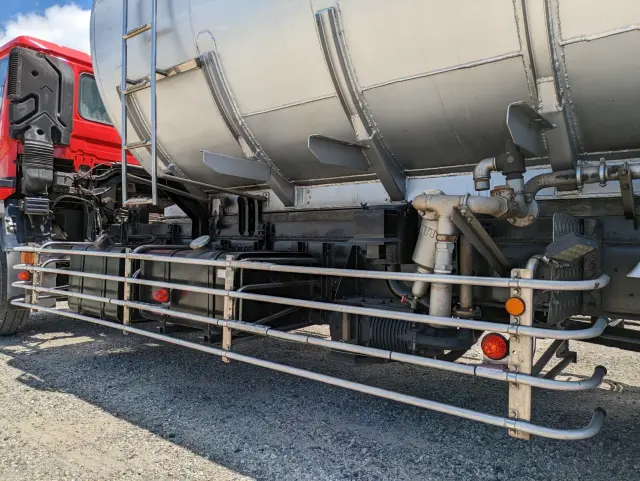 UD クオン KL-CD48J(6x2)の写真17