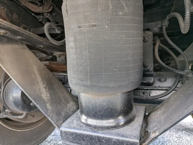 UD クオン KL-CD48J(6x2)の写真19