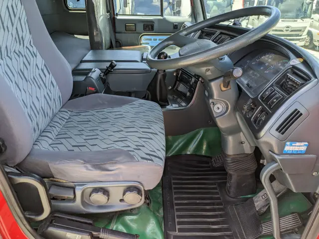 UD クオン KL-CD48J(6x2)の写真29