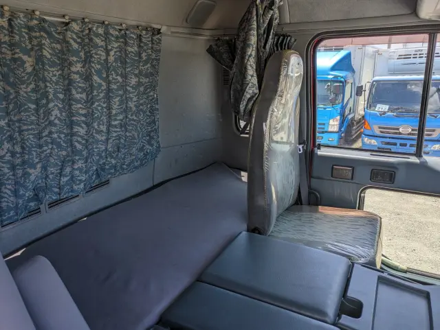 UD クオン KL-CD48J(6x2)の写真30