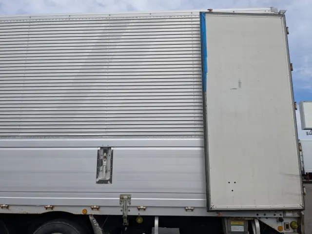 日野 プロフィア QKG-FW1EXBG(8x4)の写真21