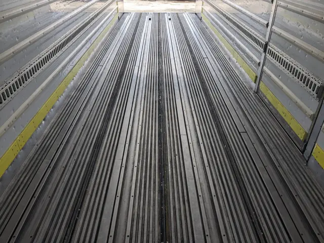 UD クオン 2PG-CD5CA(6x2)の写真18