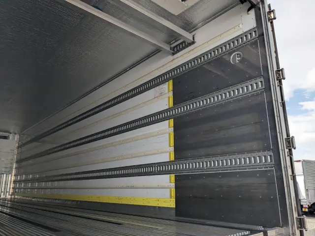 UD クオン 2PG-CD5CA(6x2)の写真19