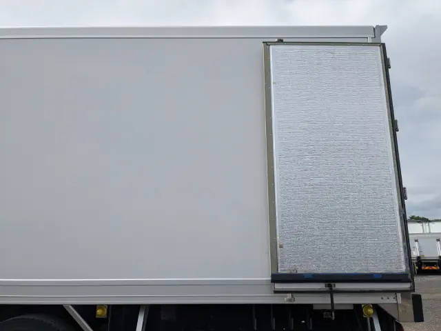 UD クオン 2PG-CD5CA(6x2)の写真21