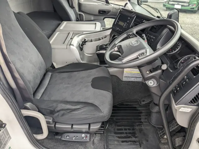 UD クオン 2PG-CD5CA(6x2)の写真38