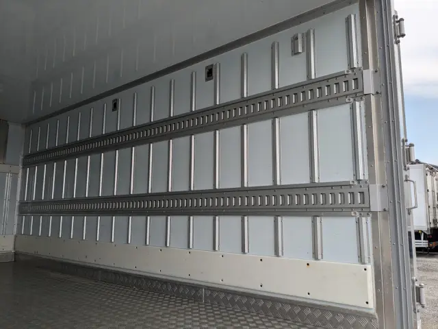 三菱 キャンター TPG-FEB50(2WD)の写真19