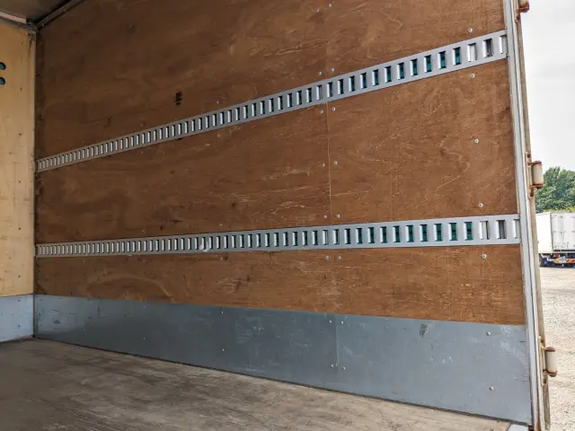 いすゞ エルフ TKG-NKS85AN(2WD)の写真20