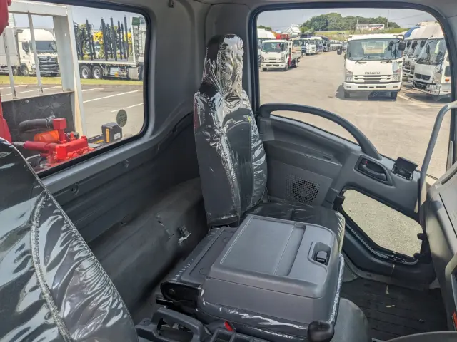 いすゞ フォワード 2PG-FRR90S1(2WD)の写真33