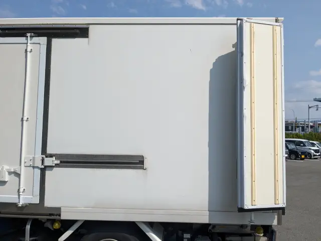 いすゞ エルフ TPG-NPR85AN(2WD)の写真9